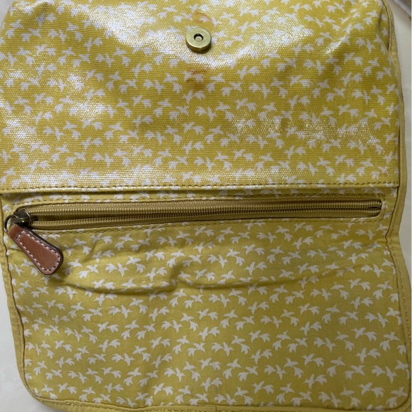 Fossil Crossbody purse yellow birds and trees - Picture 5 of 10